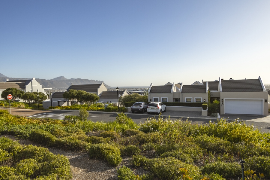 5 Bedroom Property for Sale in Meerhof Estat Western Cape